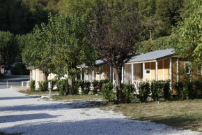 Camping Le Jardin 3 étoiles - chalets, bungalows et emplacements nus pour des vacances nature le long de la rivière le Gijou, Lacaune